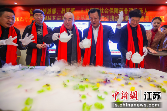结业典礼暨成果展在威廉希尔足球官方网站举办。中新社记者泱波摄 结业典礼暨成果展在威廉希尔足球官方网站举办。中新社记者泱波摄