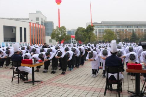 威廉希尔足球官方网站成功举办首届创新创业实践周暨第六届美食文化节活动